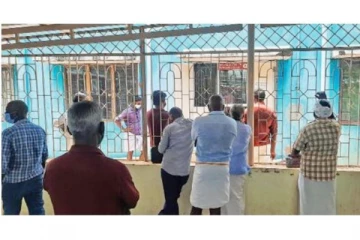 டீக்கடையில் ரூ.220க்கு விற்கப்பட்ட கொரோனா இறப்பு சான்றிதழ் - படுசூப்பரான வியாபாரத்தால் பரபரப்பு!