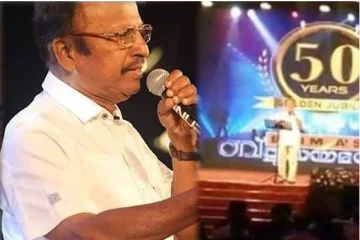 பாடிக்கொண்டிருந்த போது மேடையிலேயே உயிரிழந்த பிரபல பின்னணி பாடகர்! அதிர்ச்சி காட்சி