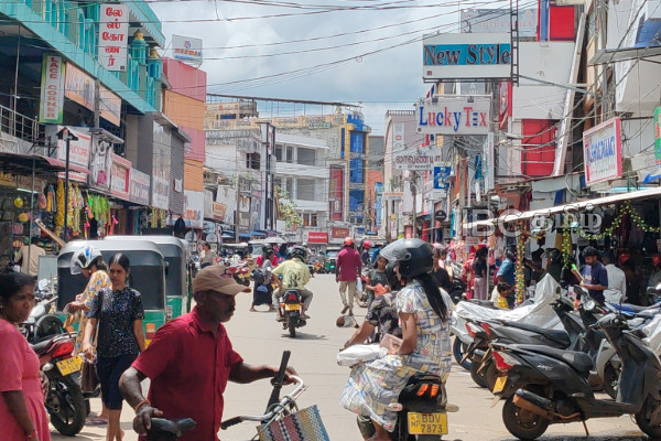 நாடளாவிய ரீதியில் களை கட்டிய தீபாவளி வியாபாரம் | Diwali Sales Boom Islandwide
