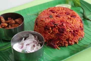 பார்த்தவுடனே ருசிக்க தூண்டும் சுவையான பீட்ரூட் பிரியாணி - செய்வது எப்படி?