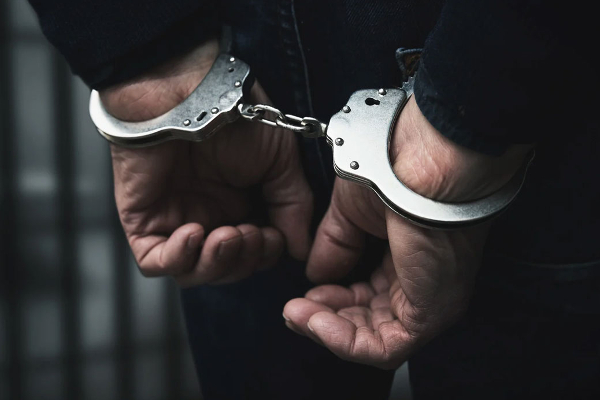 கட்டுநாயக்கவில் பெண்கள் உட்பட நால்வர் அதிரடி கைது! | Four People Including Women Arrested At Airport