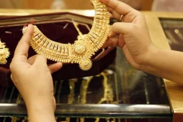 தொடர்ந்து சரியும் தங்கம் விலை! இல்லத்தரசிகள் மகிழ்ச்சி