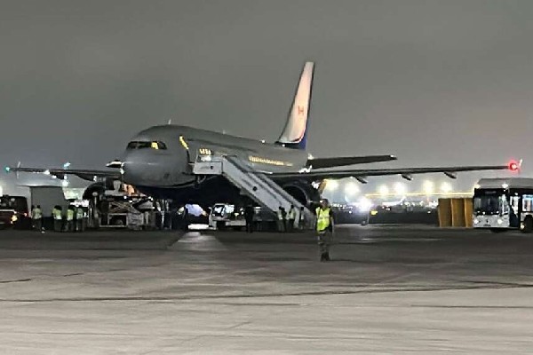 கனேடிய பிரதமர் பயணித்த விமானத்தில் ஏற்பட்ட பரபரப்பு! | Pm Trudeau Stuck In India Following G20 Summit