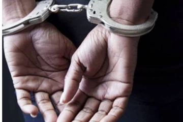 பெண் கைதிகளுக்கு கைத்தொலைபேசி; சிறை மருத்துவ அதிகாரி கைது!