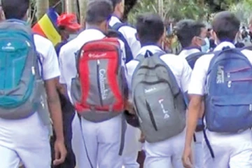 பிரபல பாடசாலைக்குள் நுழைந்த 4 மாணவர்கள்; சோதனையிட்ட பொலிஸாருக்கு அதிர்ச்சி!