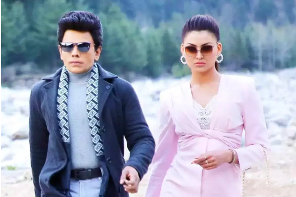 தி லெஜண்ட் திரைப்படத்தில் எவ்வளவு கொடுத்தாலும் நடிக்க மாட்டேன் என சொன்ன டாப் நடிகை !