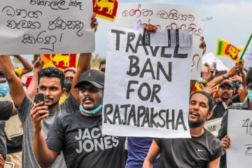 காலி முகத்திடலில் கடலலையை மிஞ்சிய மக்களின் கோக்ஷம்!