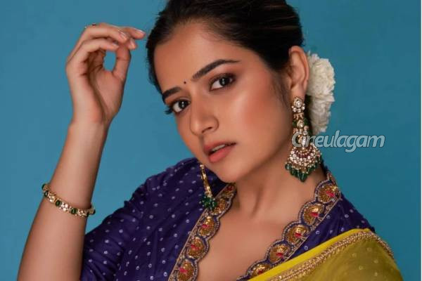 இந்த புகைப்படத்தில் இருக்கும் குழந்தை யார் தெரியுமா?.. பிரபல கதாநாயகி தான்! | Actress Childhood Photo Goes Viral