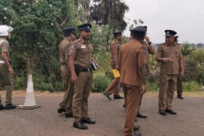 திரைப்படம் பார்க்க சென்றவர்களை திருப்பி அனுப்பிய பொலிஸார்