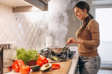 வீட்டு சமையலறையில் நீங்கள் மறந்தும் செய்யக்கூடாத 6 தவறுகள்