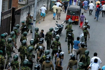 மக்களுக்கு அஞ்சி  சொந்த இடங்களுக்கு செல்லவிரும்பாத  அமைச்சர்கள்!