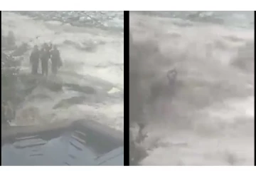 பாகிஸ்தானில் ஆற்றுவெள்ளத்தில் சிக்கிய 5 இளைஞர்கள் - பதைபதைக்கும் வீடியோ