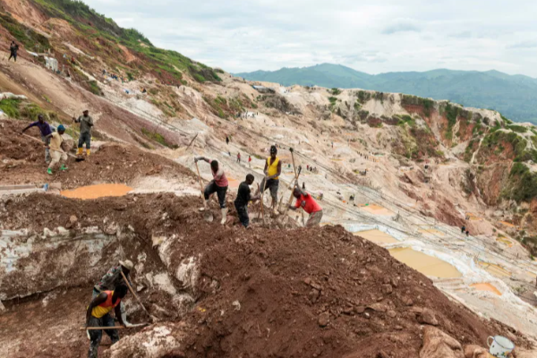 வெளிநாடொன்றில் சுரங்கம் இடிந்து விழுந்து 200க்கும் மேற்பட்டோர் பலி | Over 200 Killed In Mine Collapse In Eastern Congo வெளிநாடொன்றில் சுரங்கம் இடிந்து விழுந்து 200க்கும் மேற்பட்டோர் பலி | Over 200 Killed In Mine Collapse In Eastern Congo