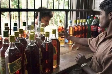 “வேண்டும்...வேண்டும்“ - மதுக்கடை அமைக்க வேண்டும் என பெண்கள் போராட்டம்