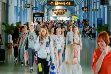 இஸ்ரேல் ஹமாஸ் போருக்கு மத்தியிலும் இலங்கைக்கு வந்து குவியும் சுற்றுலா பயணிகள்