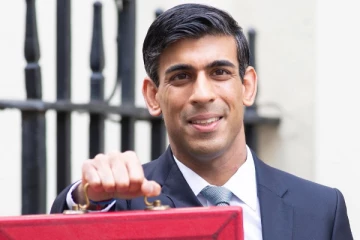 பிரித்தானியாவில் குறைந்தபட்ச ஊதியத்தை அதிகரிக்க முடிவு! நிதி அமைச்சர் முக்கிய அறிவிப்பு