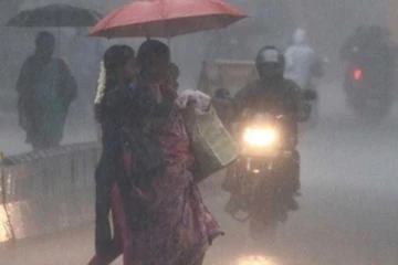 அடுத்த 3 மணிநேரத்தில் இடியுடன் கூடிய மழை.. – வானிலை மையம்  தகவல்