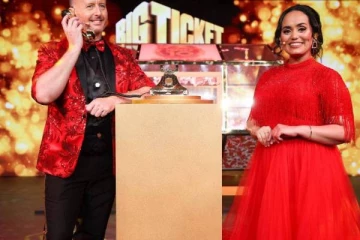 ஒரே ஒரு லொட்டரி சீட்டால் கோடியில் புரளும் கேரள பெண்! எவ்வளவு தெரியுமா?