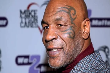 செல்ஃபி கேட்ட ரசிகரை சரமாரியாக குத்திய மைக் டைசன்...வைரலாகும் காணொளி