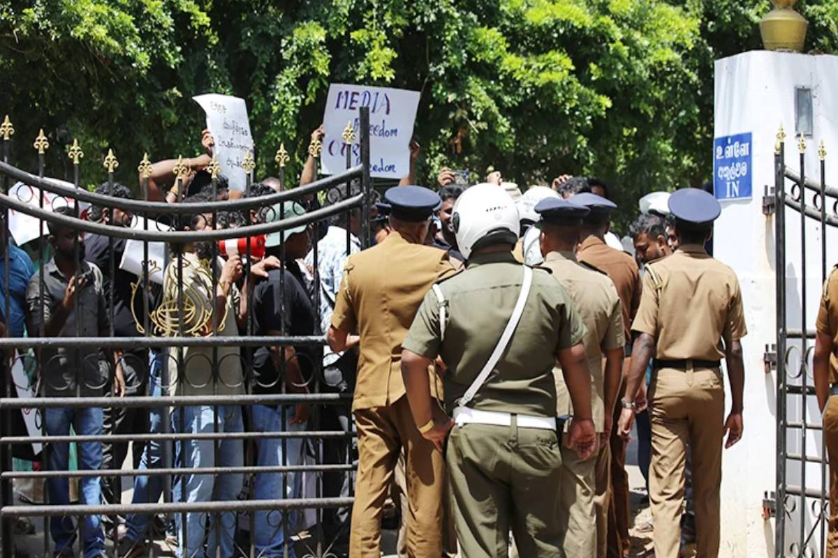 நிர்கதியாக்கப்பட்ட தமிழ் மக்களை கண்டுகொள்ளாத அநுர அரசு - தொடர் போராட்டங்களுக்கு என்ன பதில்..! | Land Rights Issue Of The Tamil People நிர்கதியாக்கப்பட்ட தமிழ் மக்களை கண்டுகொள்ளாத அநுர அரசு - தொடர் போராட்டங்களுக்கு என்ன பதில்..! | Land Rights Issue Of The Tamil People