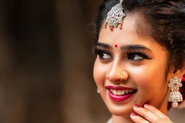 பாரம்பரிய லுக்கில் இலங்கை பெண் ஜனனி! கண்ணை அசர வைத்த அழகிய புகைப்படங்கள் - எப்படி இருக்கின்றார் தெரியுமா?