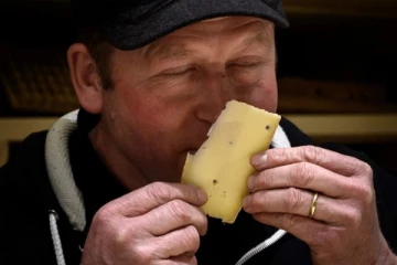 500 கிலோ சீஸ்... சமூக ஊடகங்களில் விடுக்கப்பட்டுள்ள அழைப்பு