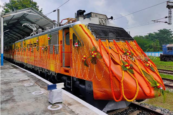 tejas-express-train-stopped-at-tambaram
