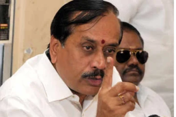 4 கோடி எங்க  ஹெச்.ராஜா... மீதி காசை  கேட்கும் நெட்டிசன்கள்!