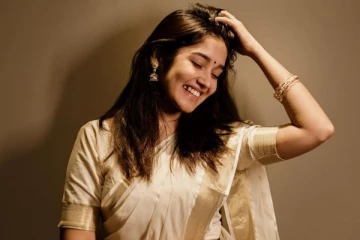 செருப்பின் விலை இவ்ளோவா?.. ரசிகர்களை வியக்கவைத்த 19 வயது அனிகா!!