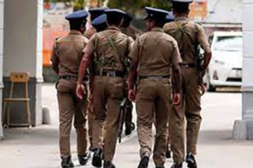 கைத்துப்பாக்கி தவறுதலாக வெடித்து பொலிஸ் கான்ஸ்டபிள் வைத்தியசாலையில் அனுமதி