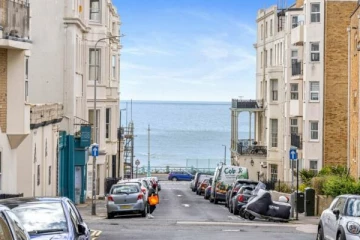 பார்க்கிங் செய்யும் இடத்திற்கு ரூ.4 கோடியாம்.. ஏன் இப்படி, எங்கே தெரியுமா?