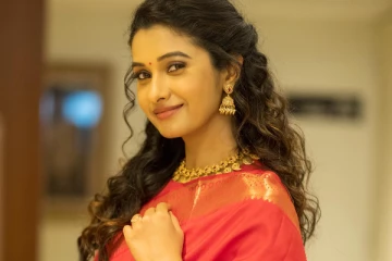 பாத் டப்பில் போஸ் கொடுத்த பிரியா பவானி ஷங்கர்! அவரா இப்படி