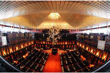 මුදල් අමාත්‍යවරයා නිසා උණුසුම් වු පාර්ලිමේන්තුව...