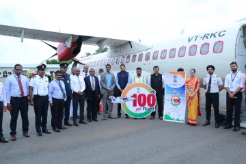 யாழ் – சென்னை 100 வது விமானசேவை இன்று! கேக் வெட்டி கொண்டாடிய ஊழியர்கள்