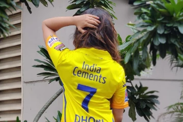 வெள்ளத்தில் சிக்கிக்கொண்ட பிரபல நடிகை! எதுவுமே இல்லை, உதவி பண்ணுங்க...