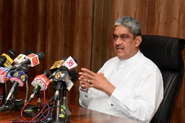இலங்கை பின்நோக்கிப் பயணித்தமைக்கு  இவர்களே பொறுப்புக்கூற வேண்டும்!  பொன்சேகா  குற்றச்சாட்டு