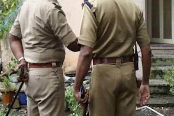 பிரபல நாடொன்றில் மின்சாரம் தாக்கி பரிதாபமாக உயிரிழந்த குடும்ப பெண்! | Family Woman Died Due To Electric Shock Chennai