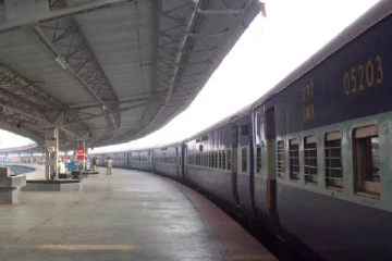 ரயில் நிலையங்களின் நடைமேடைக் கட்டணம் உயர்வு