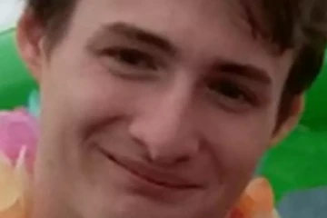 அனுமதியின்றி பெண்ணின் படுக்கையறைக்குள்... வில் அம்புடன் மிரட்டல் விடுத்த நபர் குறித்த புதிய தகவல்கள்