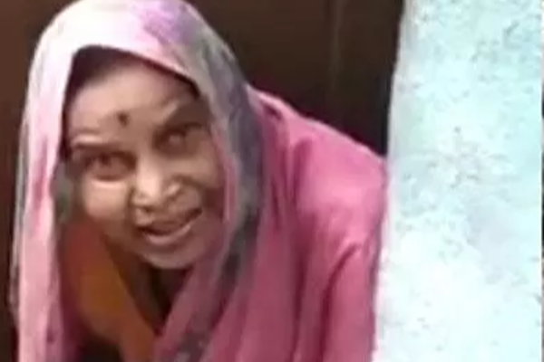 கணவராக நினைத்து நாகப் பாம்புடன் குடும்பம் நடத்திய பெண்! அதிர்ச்சியில் உறைந்த கிராமவாசிகள் | Old Woman Live With Snake In Last 4 Days