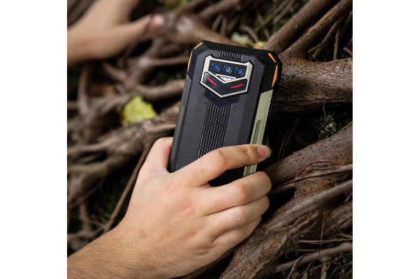 கீழே விழுந்தாலும் உடையாது! 5 நாட்கள் சார்ஜ் கொண்ட பேட்மேன் ஸ்மார்ட்போன்; மற்ற அம்சம் என்ன? | Doogee S89 Pro Smartphone Batman Design Launching