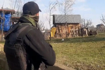 காஷ்மீரில் சமூக ஆர்வலர் மீது தீவிரவாதிகள் துப்பாக்கிச்சூடு