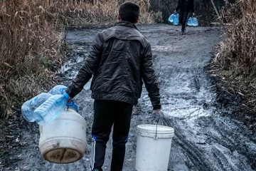 பல மாதங்களாக தண்ணீர் இன்றி தவிக்கும் உக்ரைன் மக்கள்!