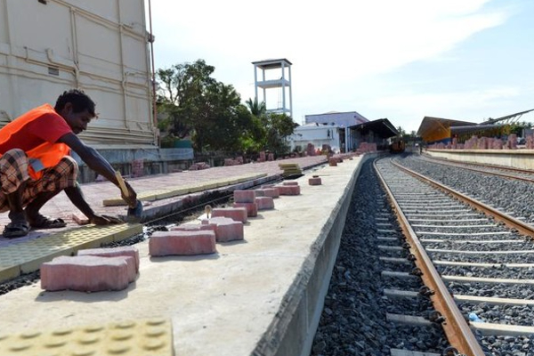 மீண்டும் முடங்கும் வடக்கிற்கான ரயில் சேவை? | Paralyzed Train Service To The North