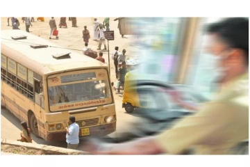 திடீரென மாரடைப்பு - உயிர் பிரியும் கடைசி நொடியில் 50 உயிரை காப்பாற்றிய பேருந்து ஓட்டுநர்...!