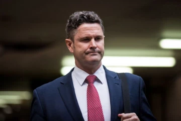 அறுவை சிகிச்சையால் உயிருக்கு போராடும் கிறிஸ் கெய்ன்ஸ்