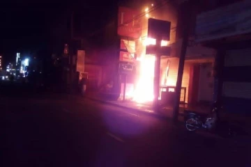 காத்தான்குடியில் பிரபல தனியார் நிறுவனத்தில் தீப்பரவல்!