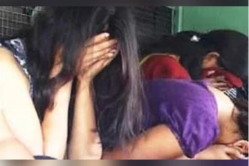விகாரைக்கு அருகில் விபசார விடுதி -மூன்று இளம் பெண்கள் கைது