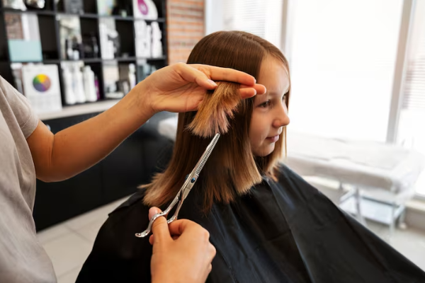 முடி வெட்டும் பொழுது செய்யும் இந்த ஒரு தவறு.. வாழ்க்கையையே புரட்டி போட்டு விடும் | When Should We Cut Our Hair According Astrology