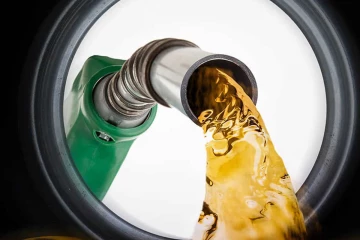 பதுக்கி வைக்கப்பட்டிருந்த 2,000 லீற்றர் டீசல் ; பறிமுதல் செய்த போலீசார்